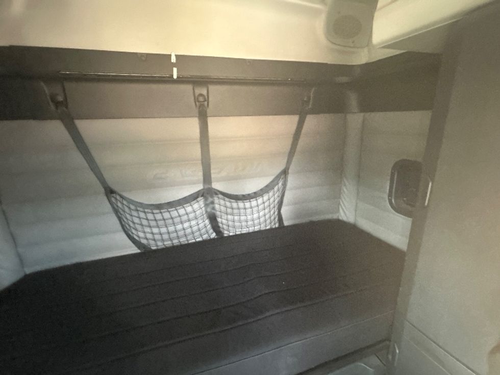 Sleeper Tractor-Heavy Duty Tractors-Freightliner-2019-T12664ST-Richland-MS-666,423\n\t\tmiles-$ 51,250 - Image 18