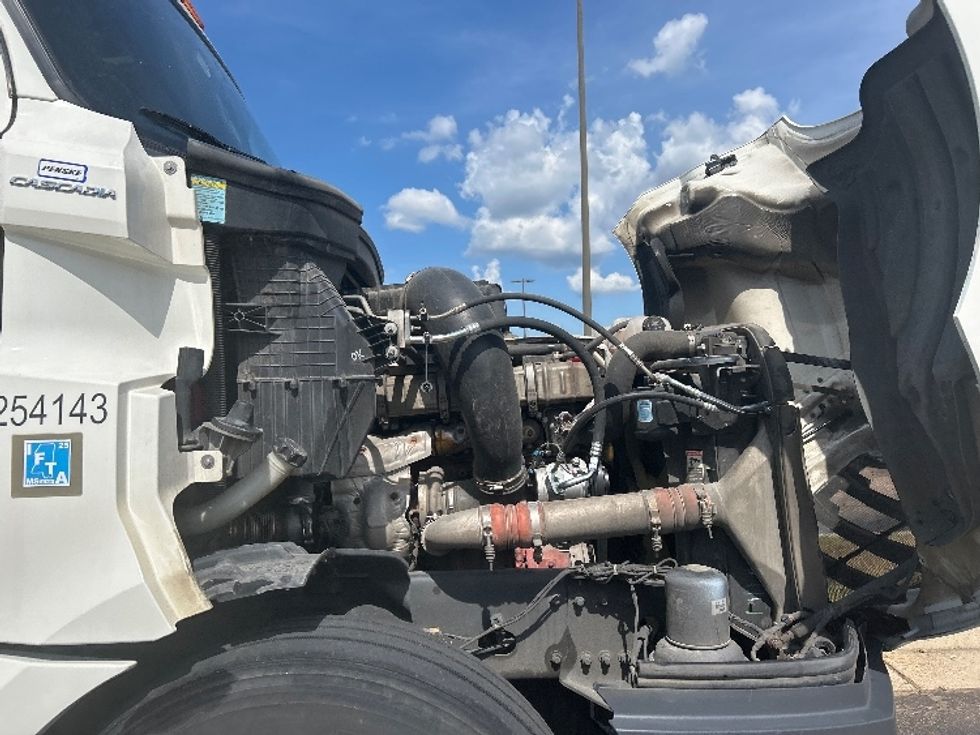 Sleeper Tractor-Heavy Duty Tractors-Freightliner-2019-T12664ST-Richland-MS-666,423\n\t\tmiles-$ 51,250 - Image 20