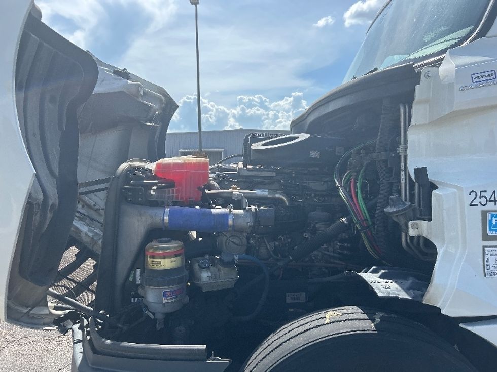 Sleeper Tractor-Heavy Duty Tractors-Freightliner-2019-T12664ST-Richland-MS-666,423\n\t\tmiles-$ 51,250 - Image 21