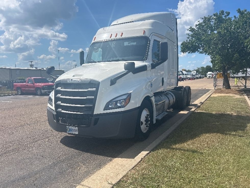 Sleeper Tractor-Heavy Duty Tractors-Freightliner-2019-T12664ST-Richland-MS-666,423\n\t\tmiles-$ 51,250 - Image 3