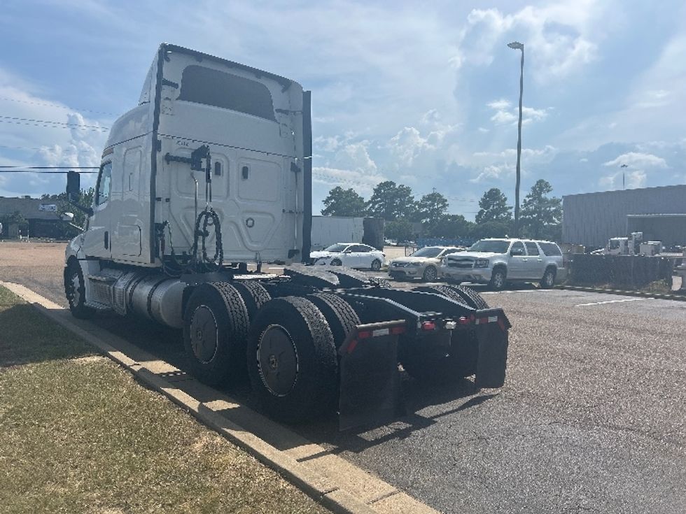 Sleeper Tractor-Heavy Duty Tractors-Freightliner-2019-T12664ST-Richland-MS-666,423\n\t\tmiles-$ 51,250 - Image 5