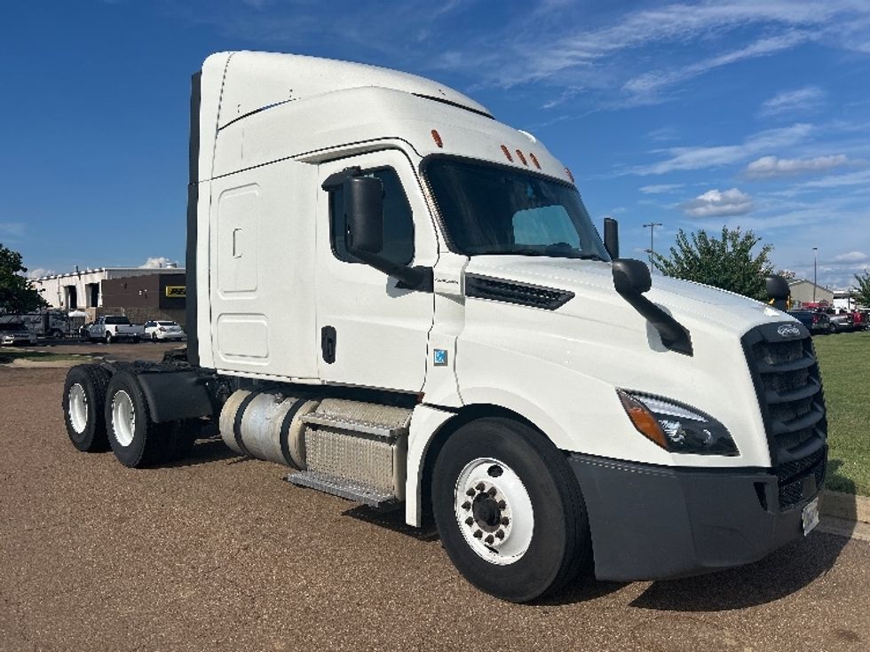 Sleeper Tractor-Heavy Duty Tractors-Freightliner-2019-T12664ST-Richland-MS-731,912\n\t\tmiles-$ 46,500 - Image 1