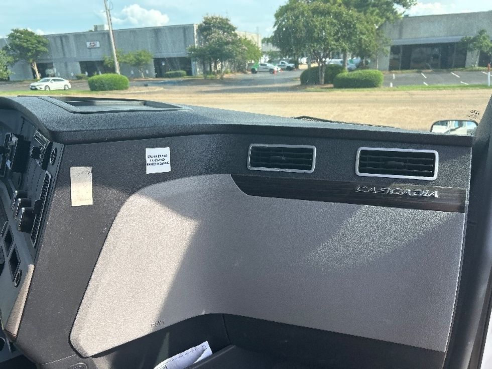 Sleeper Tractor-Heavy Duty Tractors-Freightliner-2019-T12664ST-Richland-MS-731,912\n\t\tmiles-$ 46,500 - Image 14