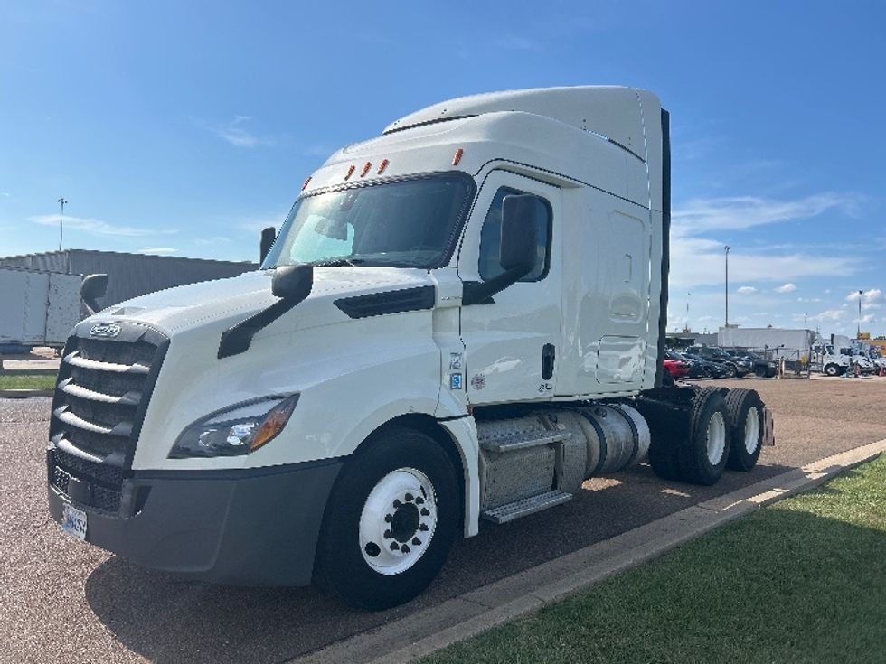 Sleeper Tractor-Heavy Duty Tractors-Freightliner-2019-T12664ST-Richland-MS-731,912\n\t\tmiles-$ 46,500 - Image 3