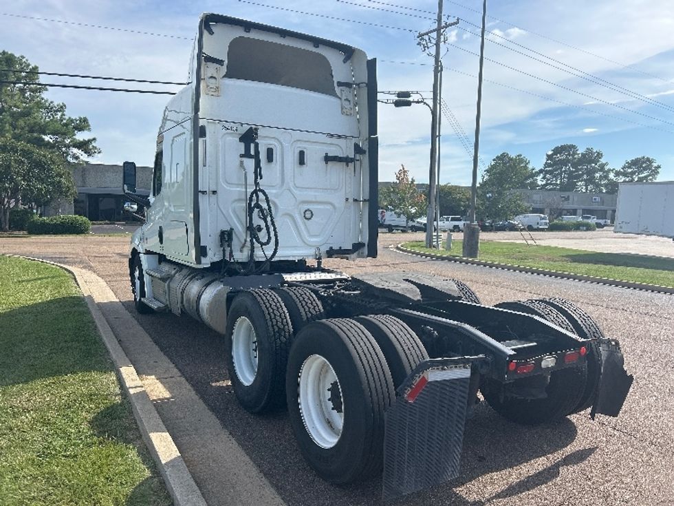 Sleeper Tractor-Heavy Duty Tractors-Freightliner-2019-T12664ST-Richland-MS-731,912\n\t\tmiles-$ 46,500 - Image 5