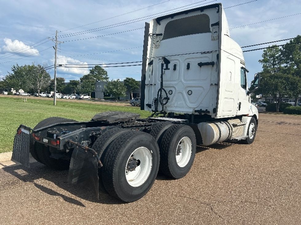 Sleeper Tractor-Heavy Duty Tractors-Freightliner-2019-T12664ST-Richland-MS-731,912\n\t\tmiles-$ 46,500 - Image 7