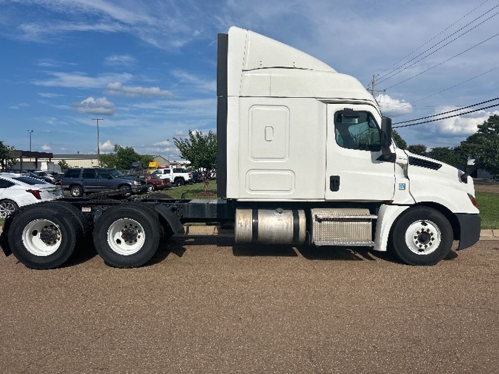 Sleeper Tractor-Heavy Duty Tractors-Freightliner-2019-T12664ST-Richland-MS-731,912\n\t\tmiles-$ 46,500 - Image 8