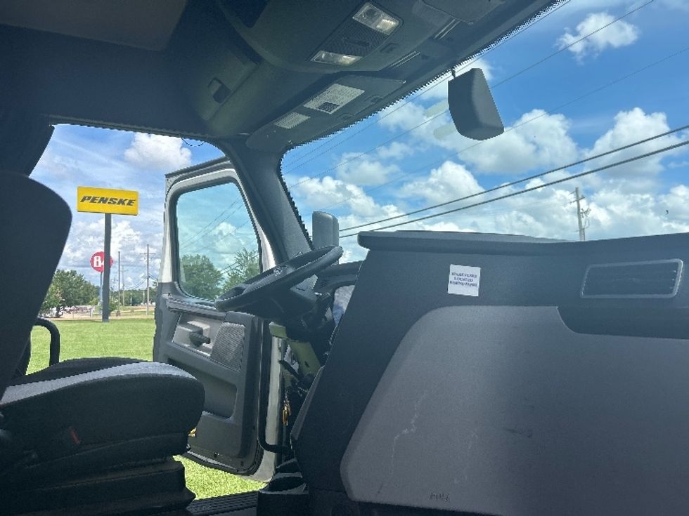 Sleeper Tractor-Heavy Duty Tractors-Freightliner-2019-T12664ST-Richland-MS-855,404\n\t\tmiles-$ 39,250 - Image 15