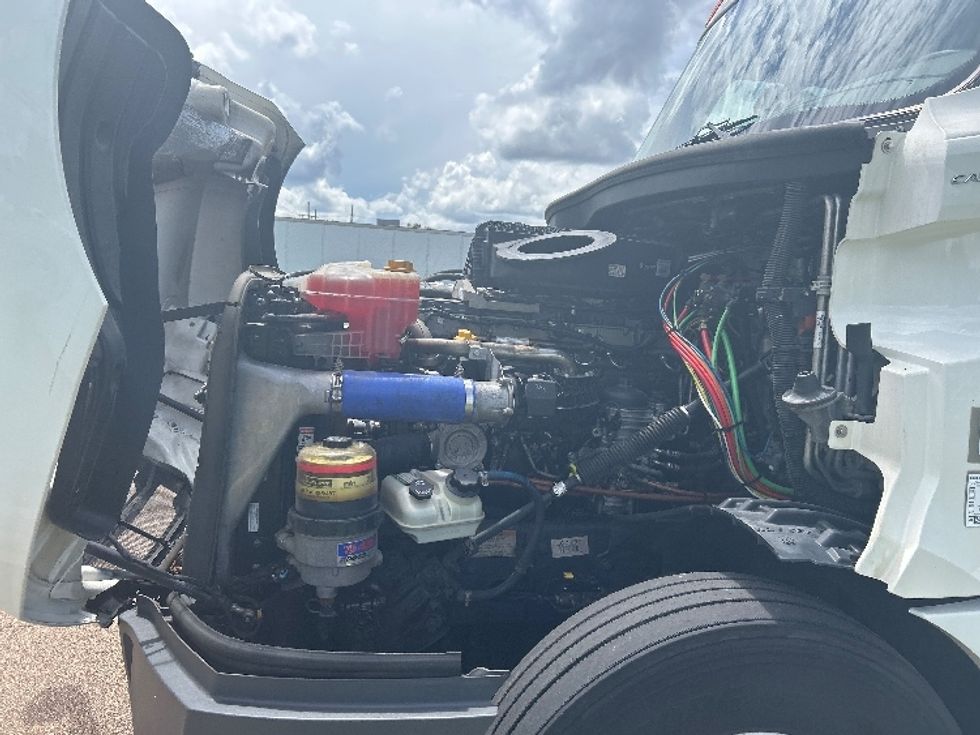 Sleeper Tractor-Heavy Duty Tractors-Freightliner-2019-T12664ST-Richland-MS-855,404\n\t\tmiles-$ 39,250 - Image 21