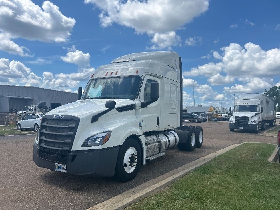 Sleeper Tractor-Heavy Duty Tractors-Freightliner-2019-T12664ST-Richland-MS-855,404\n\t\tmiles-$ 39,250 - Image 3