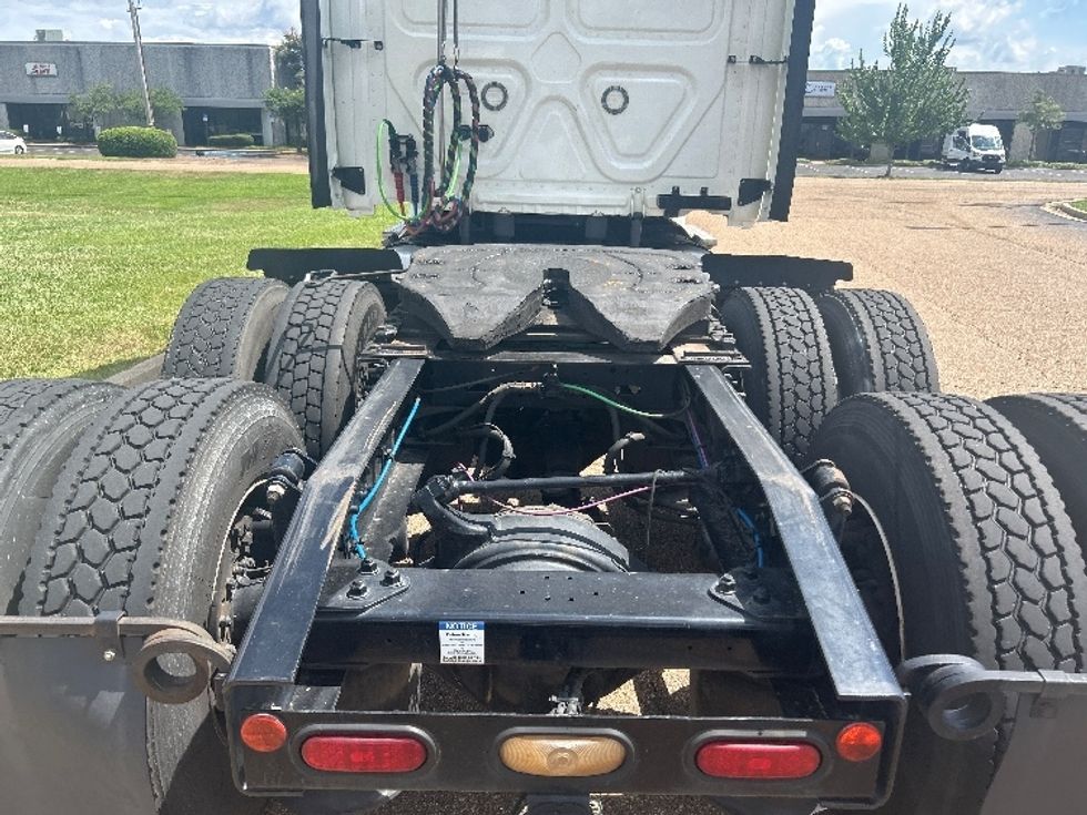 Sleeper Tractor-Heavy Duty Tractors-Freightliner-2019-T12664ST-Richland-MS-855,404\n\t\tmiles-$ 39,250 - Image 6