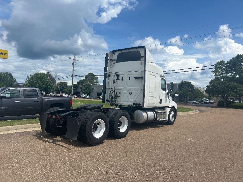 Sleeper Tractor-Heavy Duty Tractors-Freightliner-2019-T12664ST-Richland-MS-855,404\n\t\tmiles-$ 39,250 - Image 7