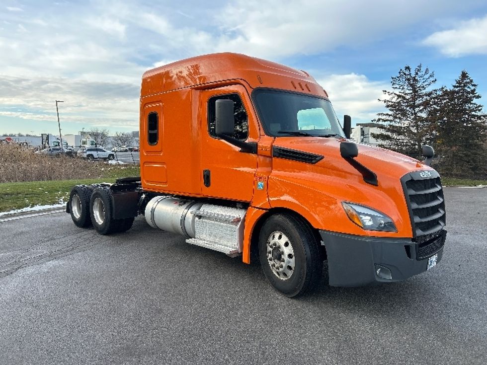 Sleeper Tractor-Heavy Duty Tractors-Freightliner-2019-T12664ST-Rochester-NY-310,079\n\t\tmiles-$ 56,000 - Image 1