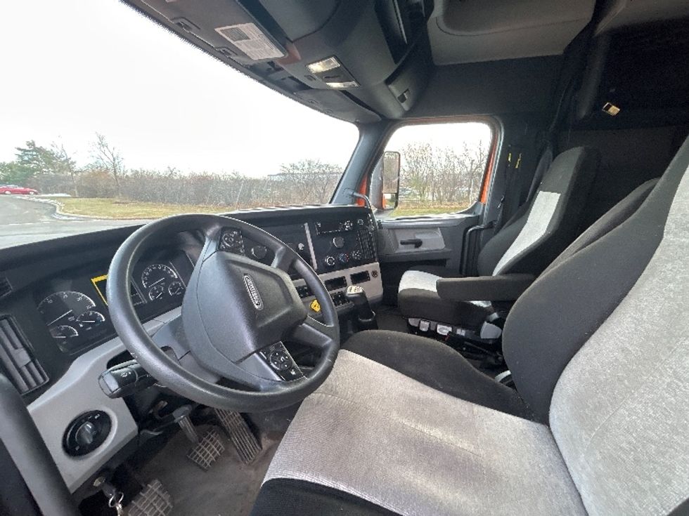 Sleeper Tractor-Heavy Duty Tractors-Freightliner-2019-T12664ST-Rochester-NY-310,079\n\t\tmiles-$ 56,000 - Image 10