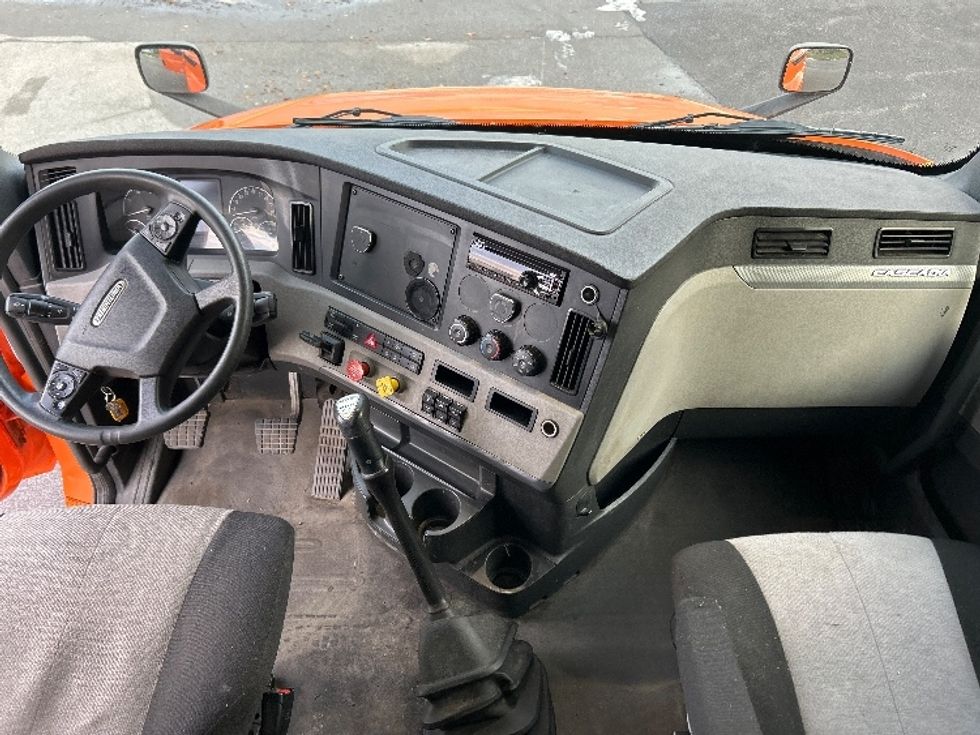 Sleeper Tractor-Heavy Duty Tractors-Freightliner-2019-T12664ST-Rochester-NY-310,079\n\t\tmiles-$ 56,000 - Image 12