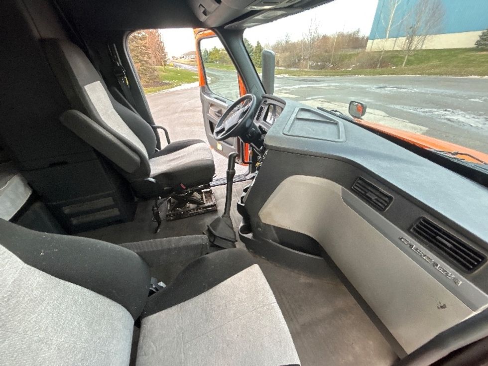 Sleeper Tractor-Heavy Duty Tractors-Freightliner-2019-T12664ST-Rochester-NY-310,079\n\t\tmiles-$ 56,000 - Image 15