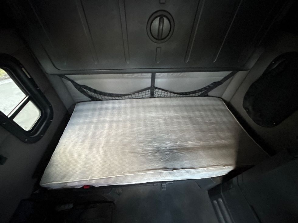 Sleeper Tractor-Heavy Duty Tractors-Freightliner-2019-T12664ST-Rochester-NY-310,079\n\t\tmiles-$ 56,000 - Image 17