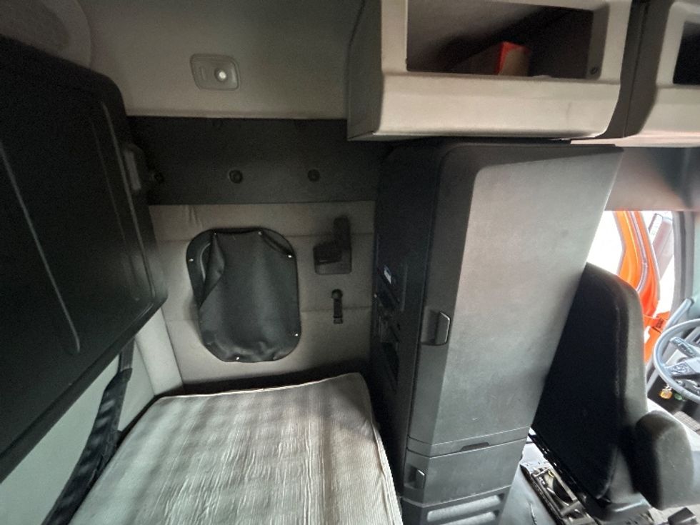 Sleeper Tractor-Heavy Duty Tractors-Freightliner-2019-T12664ST-Rochester-NY-310,079\n\t\tmiles-$ 56,000 - Image 18