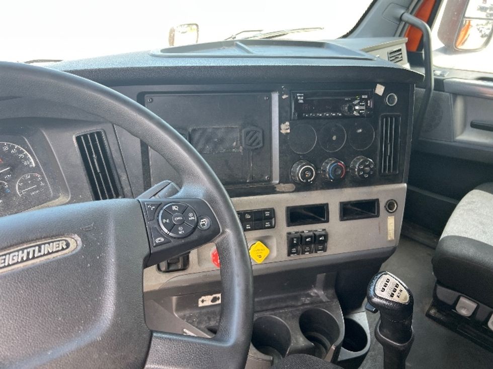 Sleeper Tractor-Heavy Duty Tractors-Freightliner-2019-T12664ST-Rochester-NY-346,816\n\t\tmiles-$ 58,000 - Image 10
