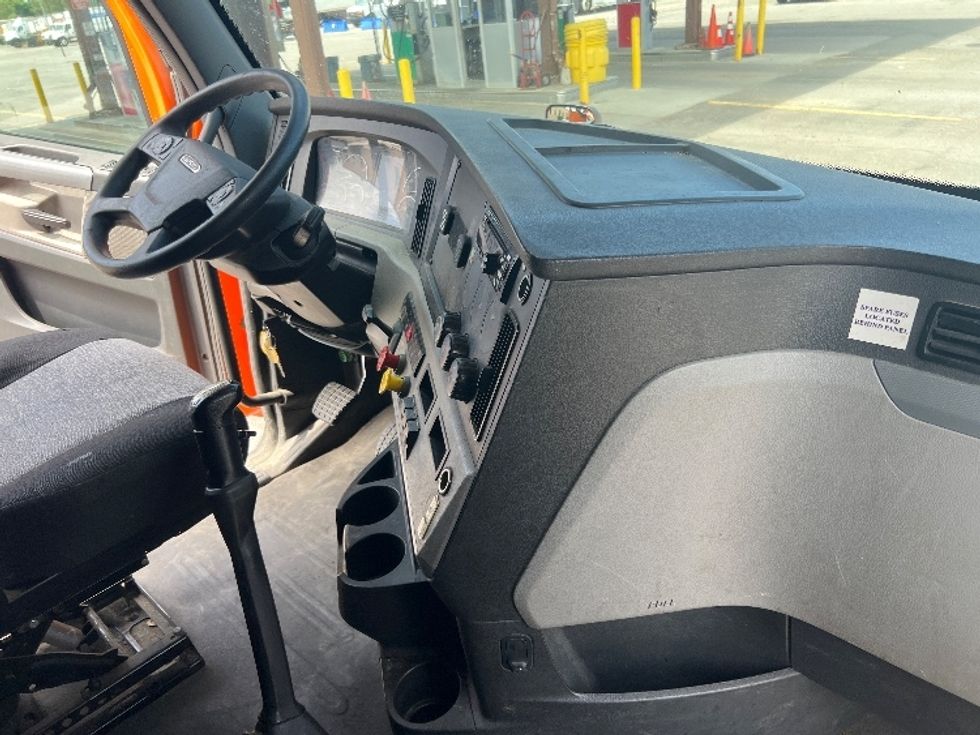 Sleeper Tractor-Heavy Duty Tractors-Freightliner-2019-T12664ST-Rochester-NY-346,816\n\t\tmiles-$ 58,000 - Image 15