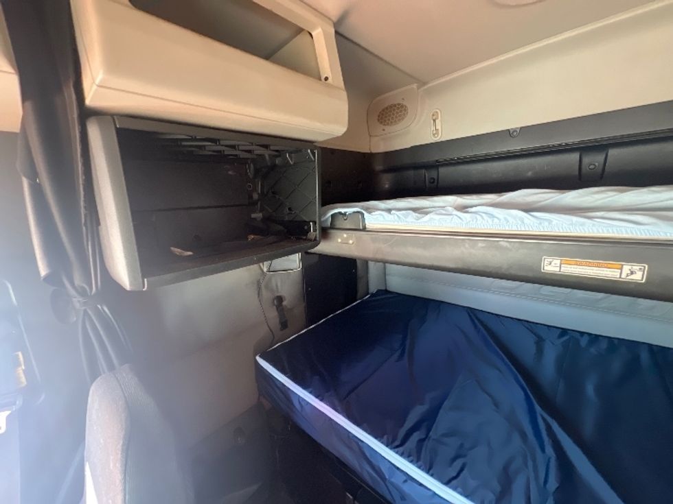 Sleeper Tractor-Heavy Duty Tractors-Freightliner-2019-T12664ST-Rochester-NY-346,816\n\t\tmiles-$ 58,000 - Image 19