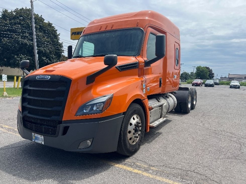 Sleeper Tractor-Heavy Duty Tractors-Freightliner-2019-T12664ST-Rochester-NY-346,816\n\t\tmiles-$ 58,000 - Image 3