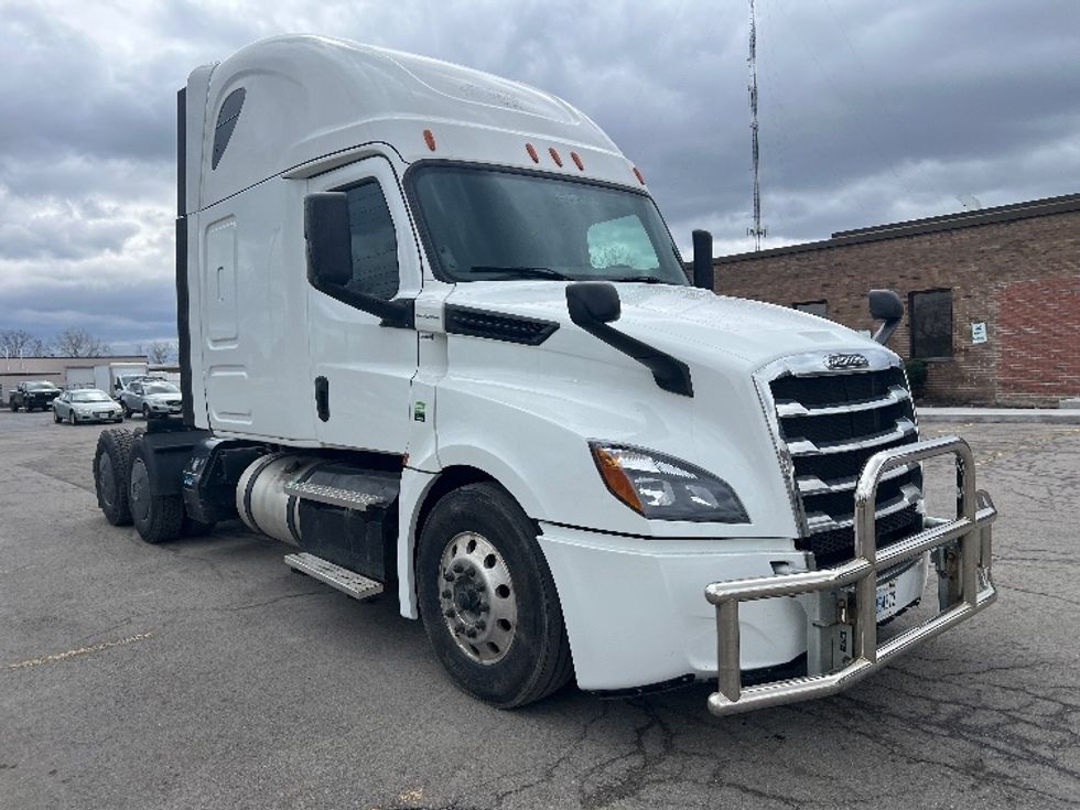Sleeper Tractor-Heavy Duty Tractors-Freightliner-2019-T12664ST-Rochester-NY-627,096\n\t\tmiles-$ 53,500 - Image 1