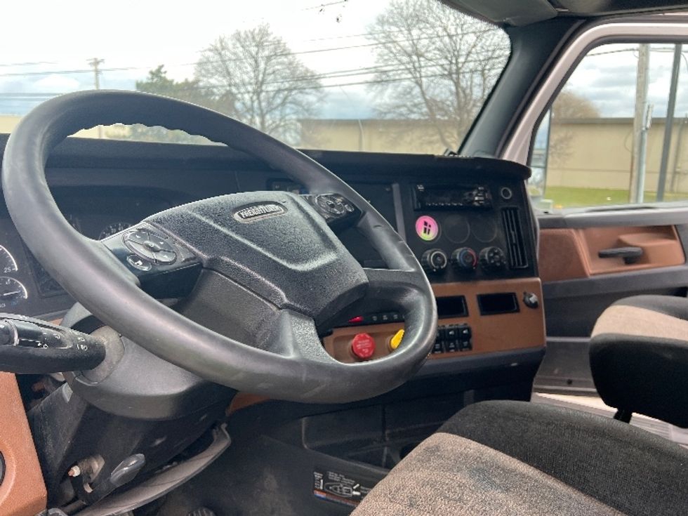 Sleeper Tractor-Heavy Duty Tractors-Freightliner-2019-T12664ST-Rochester-NY-627,096\n\t\tmiles-$ 53,500 - Image 10