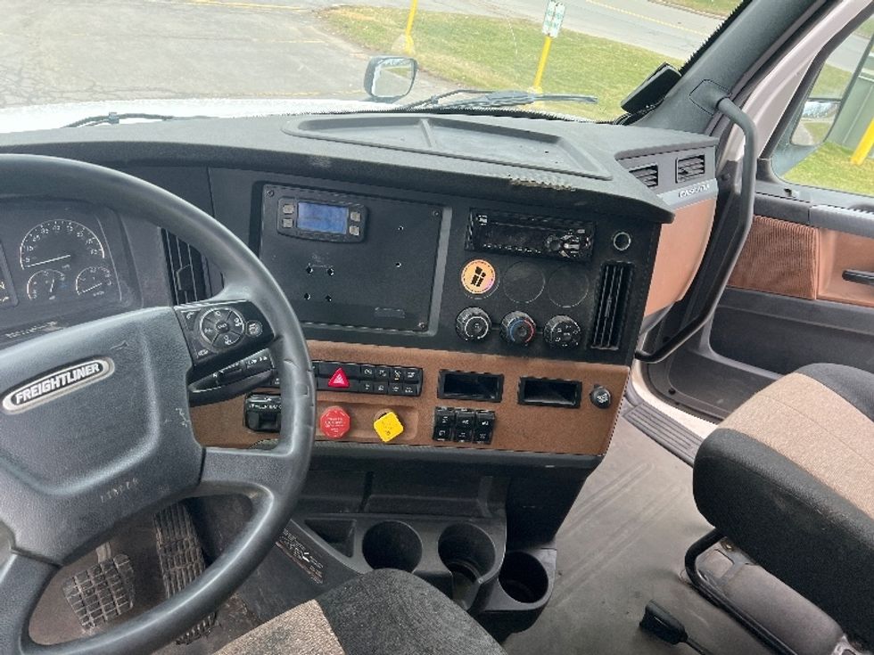 Sleeper Tractor-Heavy Duty Tractors-Freightliner-2019-T12664ST-Rochester-NY-627,096\n\t\tmiles-$ 53,500 - Image 12