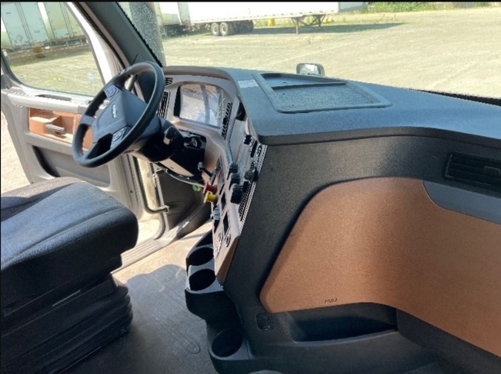 Sleeper Tractor-Heavy Duty Tractors-Freightliner-2019-T12664ST-Rochester-NY-627,096\n\t\tmiles-$ 53,500 - Image 15