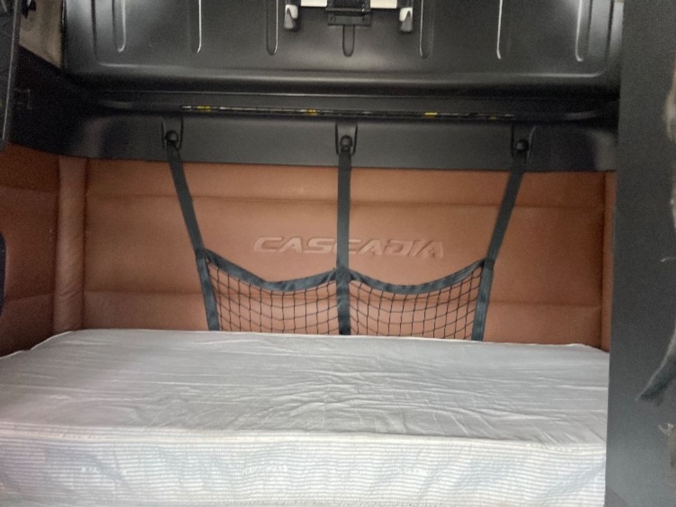 Sleeper Tractor-Heavy Duty Tractors-Freightliner-2019-T12664ST-Rochester-NY-627,096\n\t\tmiles-$ 53,500 - Image 16