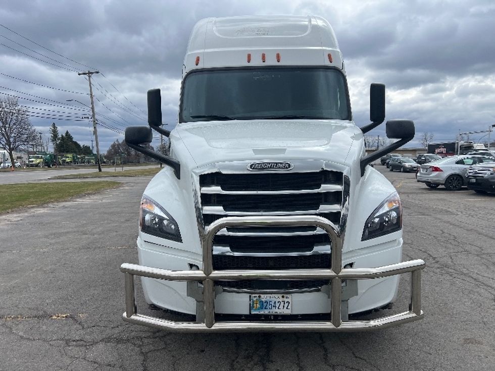 Sleeper Tractor-Heavy Duty Tractors-Freightliner-2019-T12664ST-Rochester-NY-627,096\n\t\tmiles-$ 53,500 - Image 2