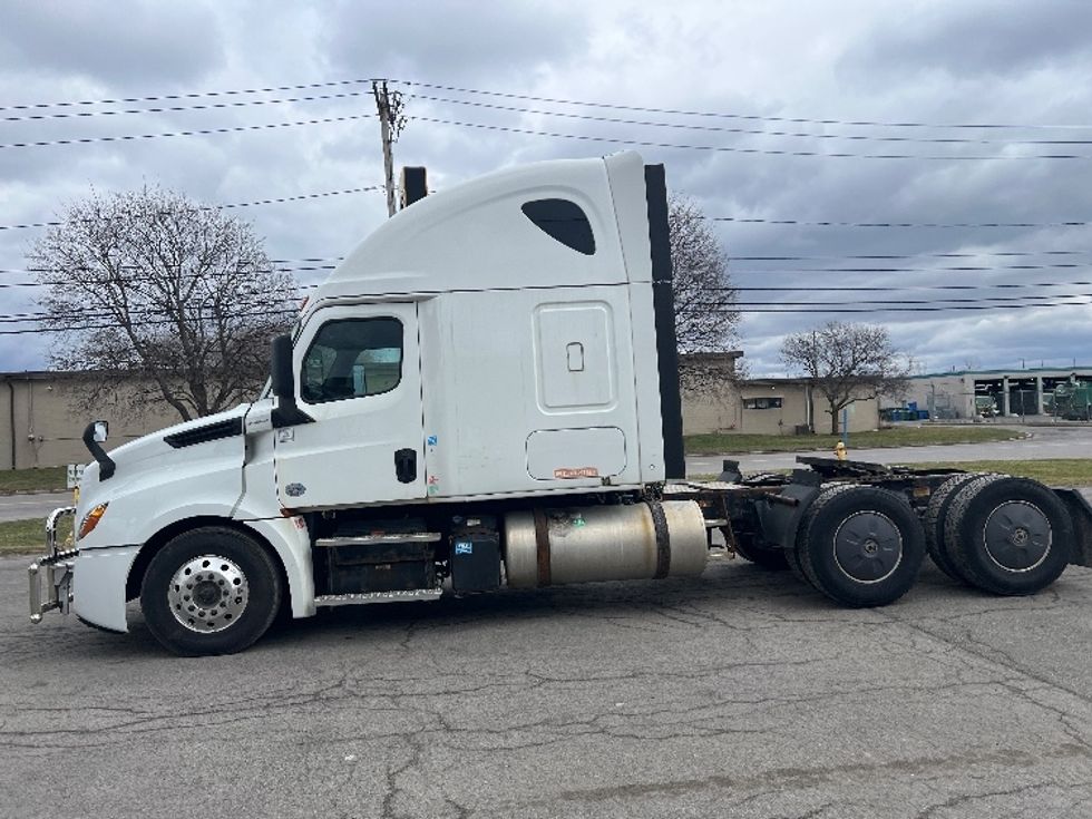 Sleeper Tractor-Heavy Duty Tractors-Freightliner-2019-T12664ST-Rochester-NY-627,096\n\t\tmiles-$ 53,500 - Image 4