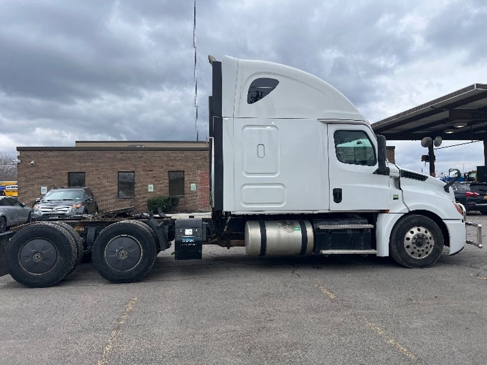 Sleeper Tractor-Heavy Duty Tractors-Freightliner-2019-T12664ST-Rochester-NY-627,096\n\t\tmiles-$ 53,500 - Image 8