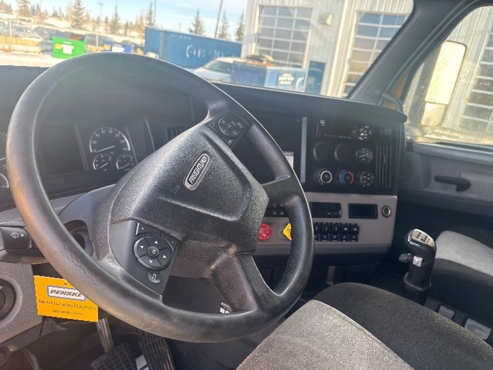 Sleeper Tractor-Heavy Duty Tractors-Freightliner-2019-T12664ST-Rocky View County-AB-456,546\n\t\tkm-$ 69,500 - Image 10