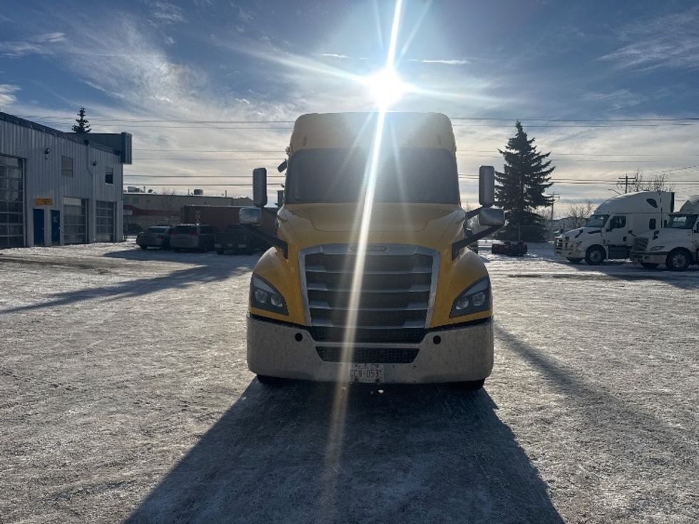 Sleeper Tractor-Heavy Duty Tractors-Freightliner-2019-T12664ST-Rocky View County-AB-456,546\n\t\tkm-$ 69,500 - Image 2