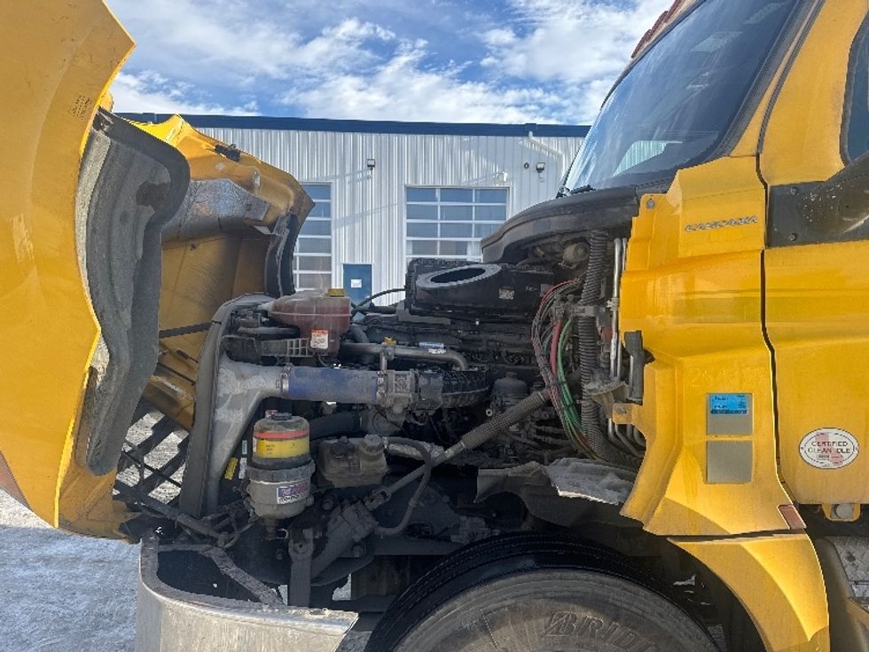 Sleeper Tractor-Heavy Duty Tractors-Freightliner-2019-T12664ST-Rocky View County-AB-456,546\n\t\tkm-$ 69,500 - Image 20