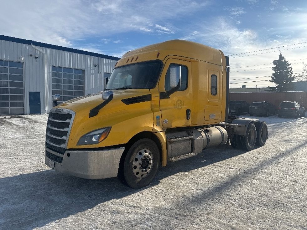 Sleeper Tractor-Heavy Duty Tractors-Freightliner-2019-T12664ST-Rocky View County-AB-456,546\n\t\tkm-$ 69,500 - Image 3