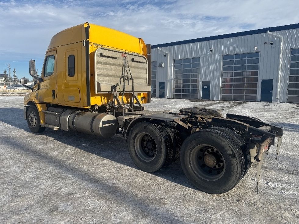 Sleeper Tractor-Heavy Duty Tractors-Freightliner-2019-T12664ST-Rocky View County-AB-456,546\n\t\tkm-$ 69,500 - Image 5