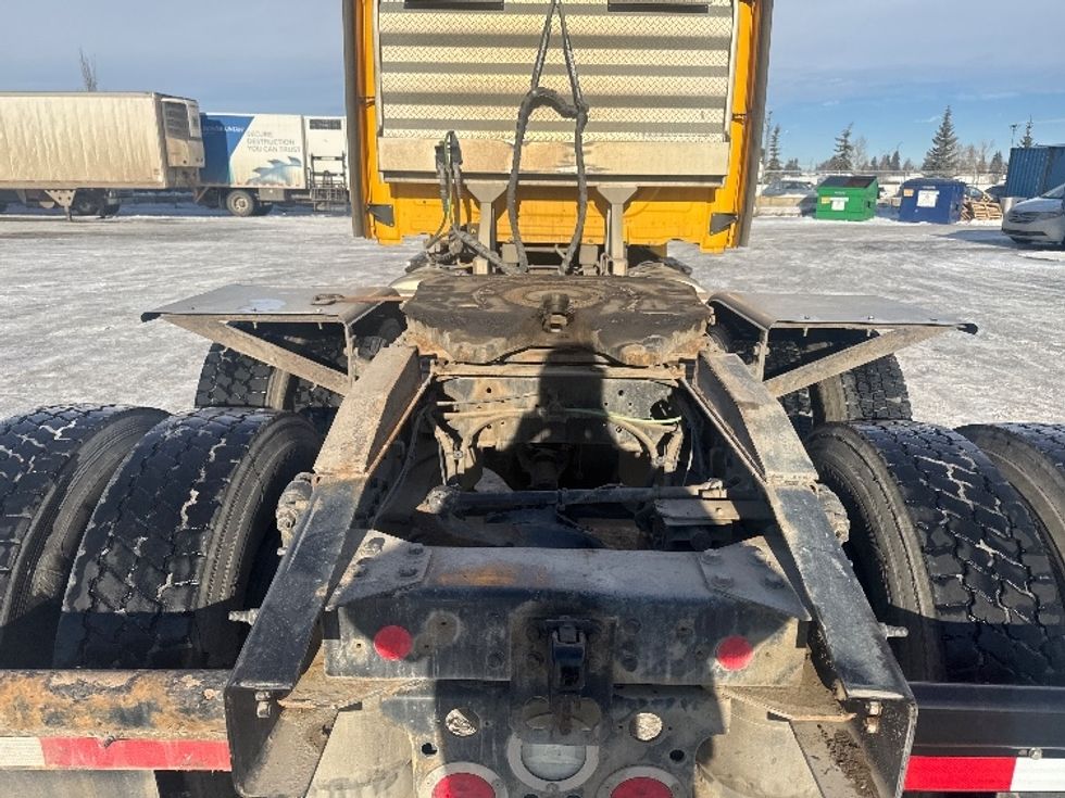 Sleeper Tractor-Heavy Duty Tractors-Freightliner-2019-T12664ST-Rocky View County-AB-456,546\n\t\tkm-$ 69,500 - Image 6