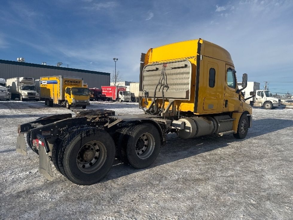 Sleeper Tractor-Heavy Duty Tractors-Freightliner-2019-T12664ST-Rocky View County-AB-456,546\n\t\tkm-$ 69,500 - Image 7