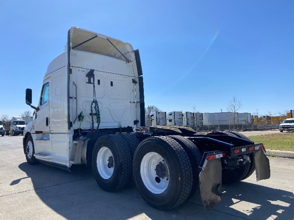 Sleeper Tractor-Heavy Duty Tractors-Freightliner-2019-T12664ST-San Antonio-TX-410,951\n\t\tmiles-$ 52,500 - Image 5