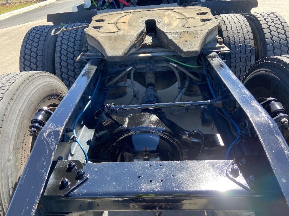 Sleeper Tractor-Heavy Duty Tractors-Freightliner-2019-T12664ST-San Antonio-TX-410,951\n\t\tmiles-$ 52,500 - Image 6