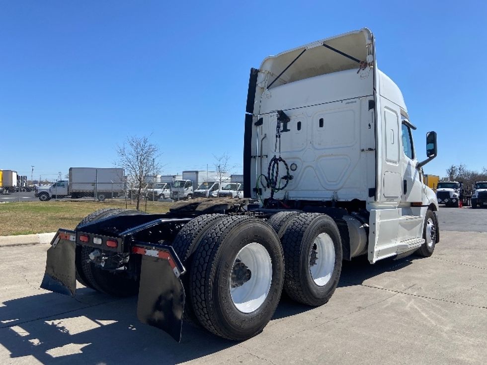 Sleeper Tractor-Heavy Duty Tractors-Freightliner-2019-T12664ST-San Antonio-TX-410,951\n\t\tmiles-$ 52,500 - Image 7