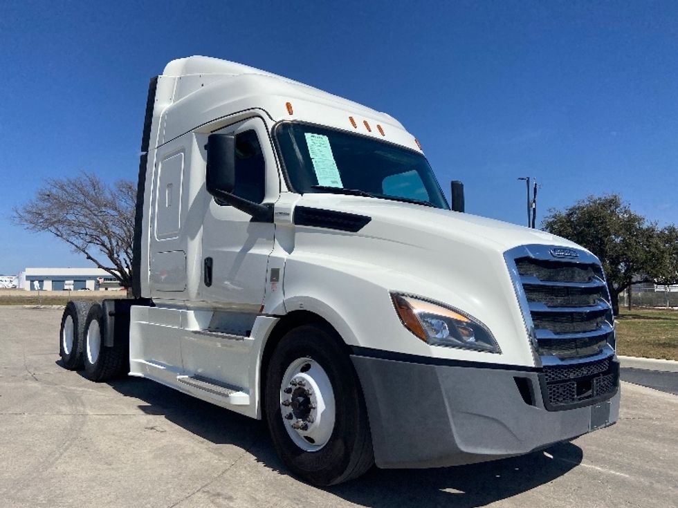 Sleeper Tractor-Heavy Duty Tractors-Freightliner-2019-T12664ST-San Antonio-TX-454,009\n\t\tmiles-$ 50,000 - Image 1