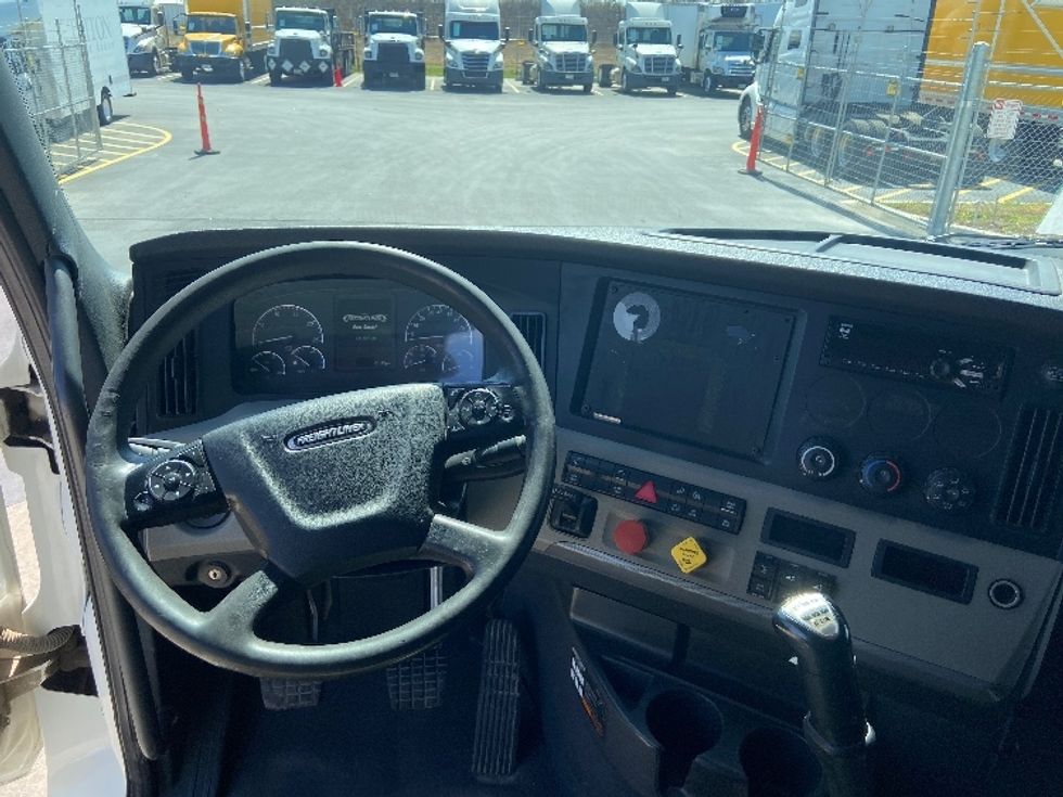 Sleeper Tractor-Heavy Duty Tractors-Freightliner-2019-T12664ST-San Antonio-TX-454,009\n\t\tmiles-$ 50,000 - Image 11