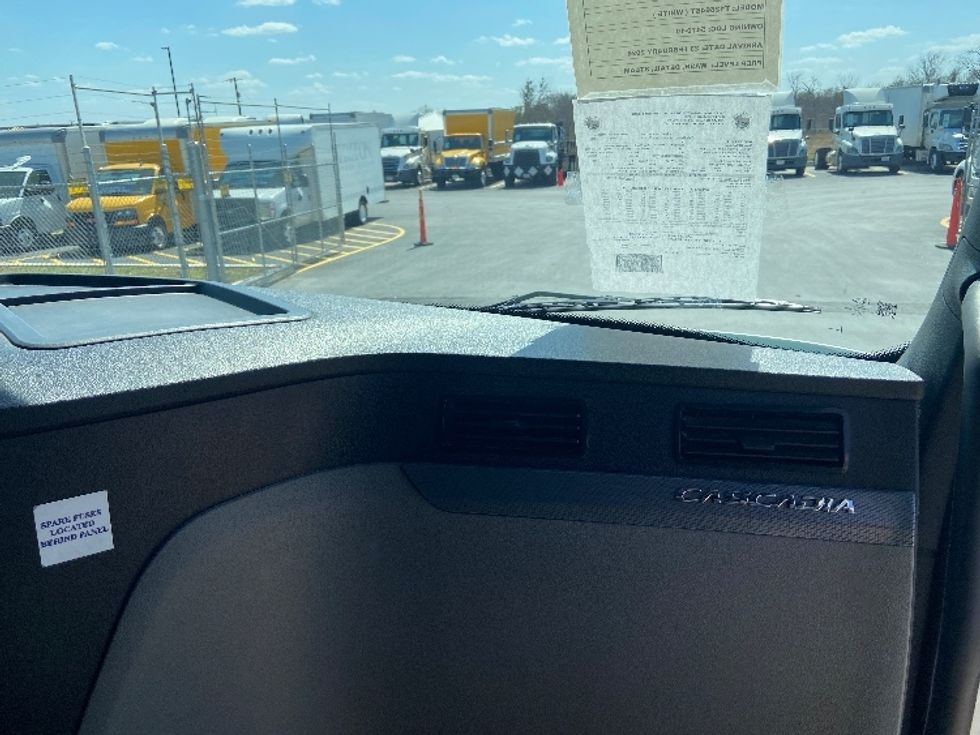 Sleeper Tractor-Heavy Duty Tractors-Freightliner-2019-T12664ST-San Antonio-TX-454,009\n\t\tmiles-$ 50,000 - Image 14