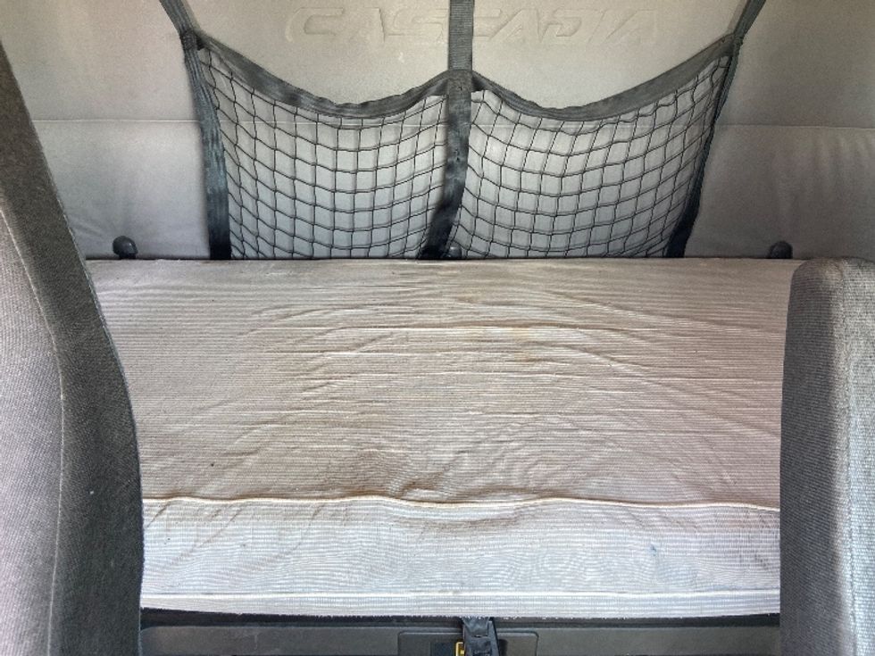 Sleeper Tractor-Heavy Duty Tractors-Freightliner-2019-T12664ST-San Antonio-TX-454,009\n\t\tmiles-$ 50,000 - Image 17