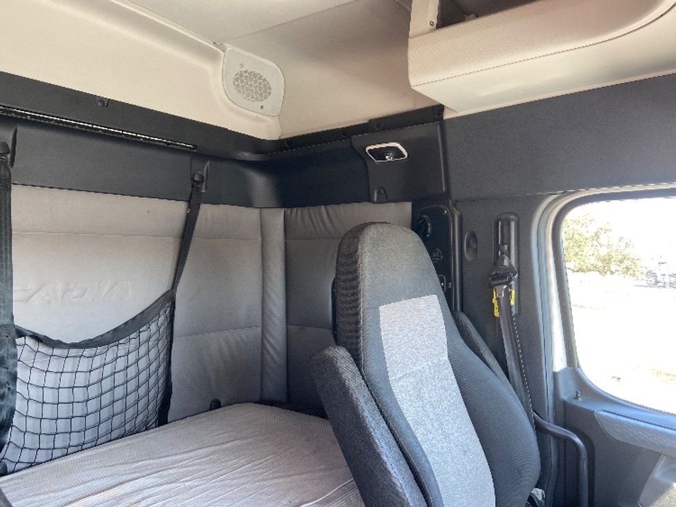 Sleeper Tractor-Heavy Duty Tractors-Freightliner-2019-T12664ST-San Antonio-TX-454,009\n\t\tmiles-$ 50,000 - Image 18