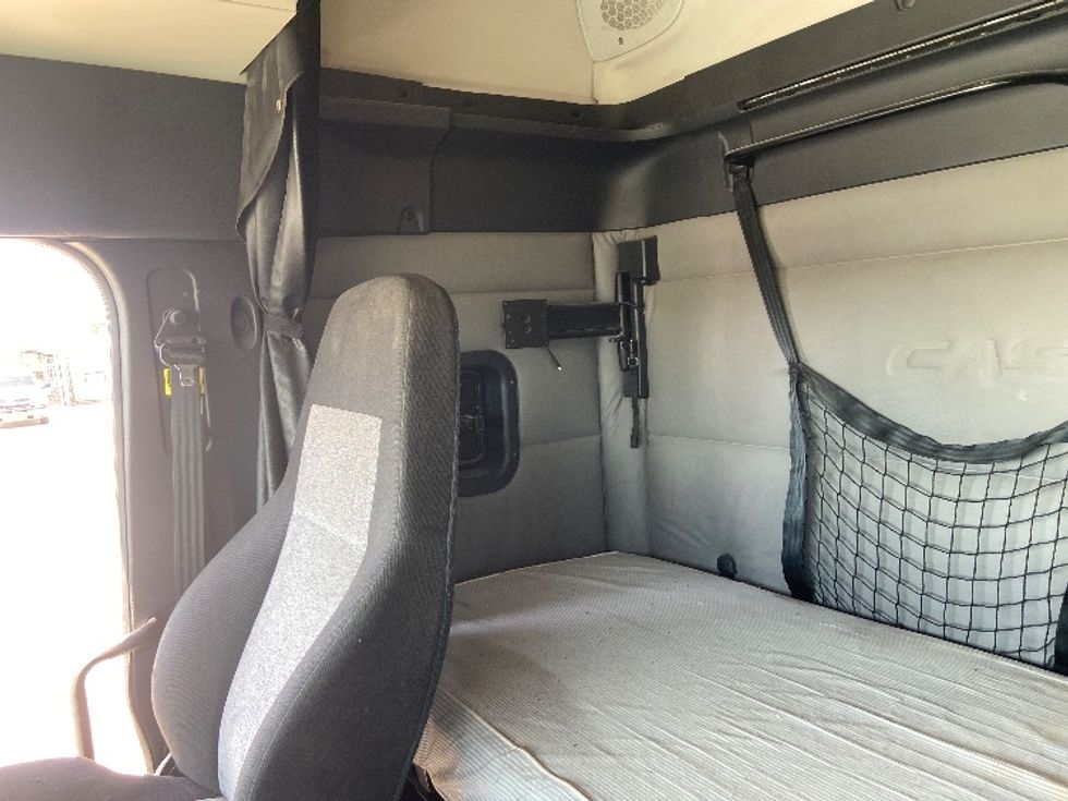 Sleeper Tractor-Heavy Duty Tractors-Freightliner-2019-T12664ST-San Antonio-TX-454,009\n\t\tmiles-$ 50,000 - Image 19